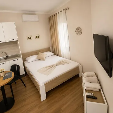 Muca 4* Tirana